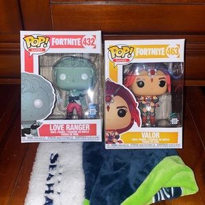 Bundle of 2 FORTNITE LOVE RANGER &VALOR 463, 432